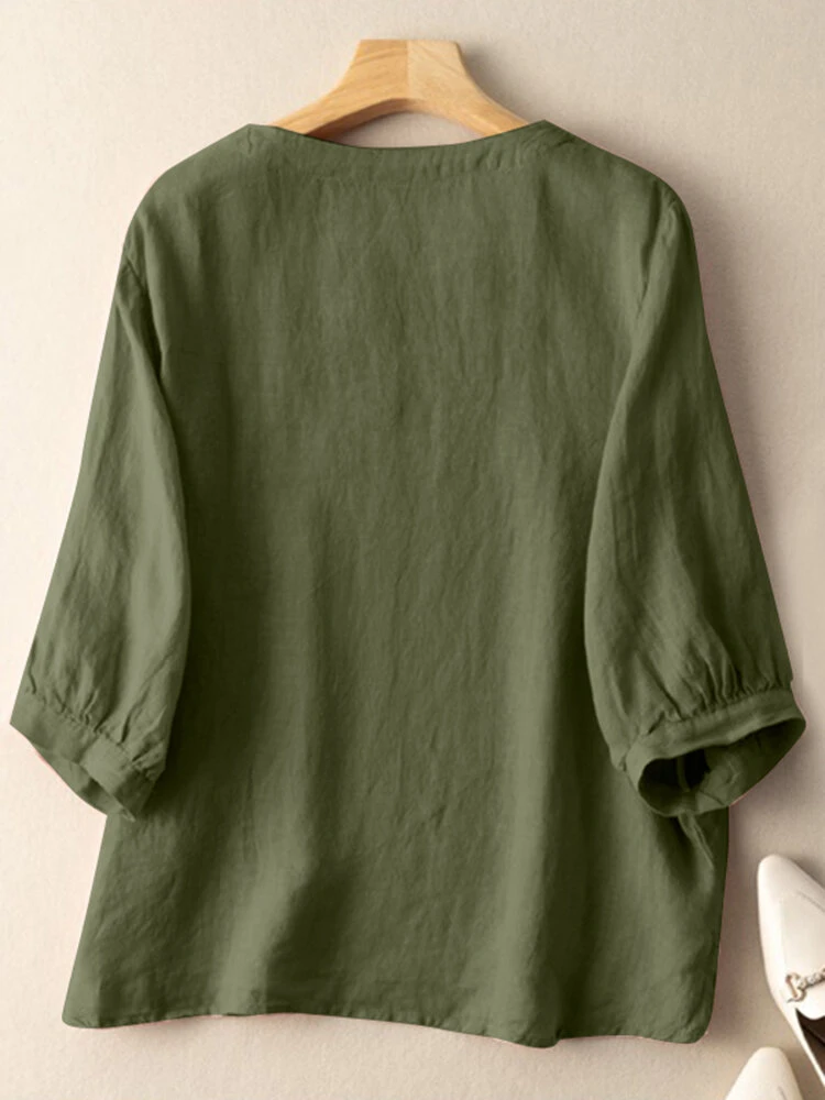 Flower Embroidery Crew Neck 3/4 Sleeve Casual Blouse 4 Flower Embroidery Crew Neck 3/4 Sleeve Casual Blouse - Image 4