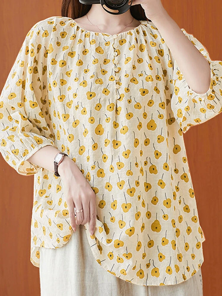 Allover Floral Print Button 3/4 Sleeve Crew Neck Blouse 4 Allover Floral Print Button 3/4 Sleeve Crew Neck Blouse - Image 4