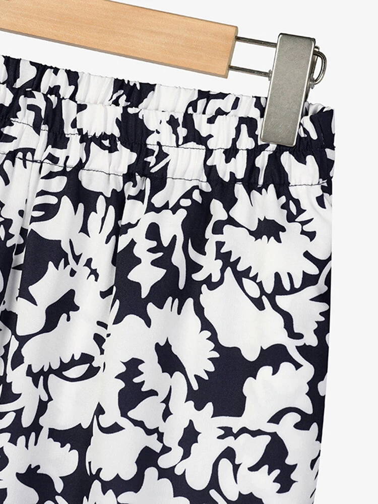 Women Solid Stand Collar Sleeveless Tank & Print Pants Co-ords 8 Women Solid Stand Collar Sleeveless Tank & Print Pants Co-ords - Image 8