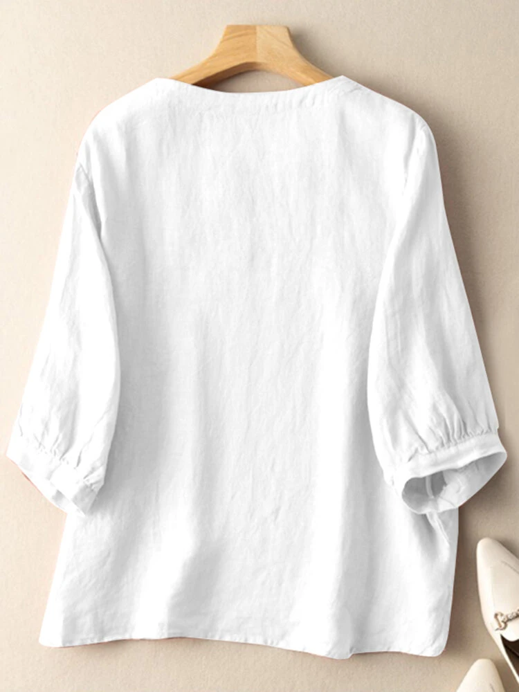 Flower Embroidery Crew Neck 3/4 Sleeve Casual Blouse 2 Flower Embroidery Crew Neck 3/4 Sleeve Casual Blouse - Image 2